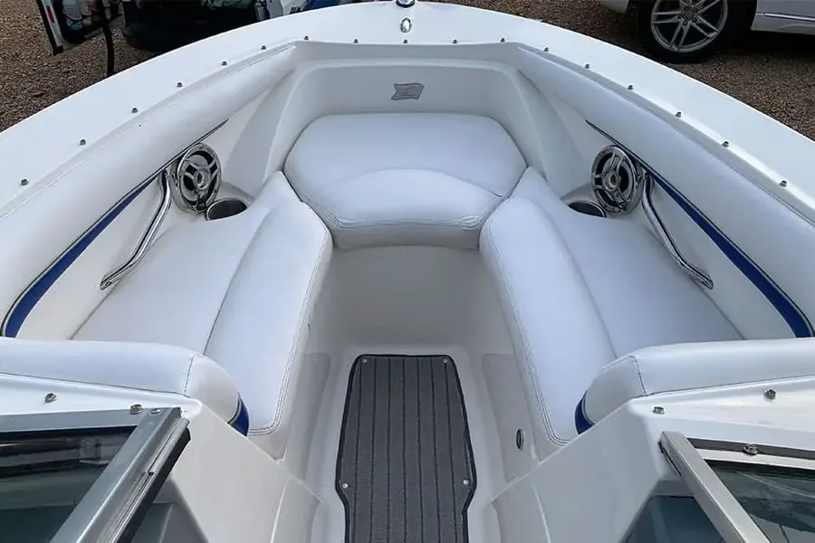 The same bow seating after cleaning, the vinyl white again